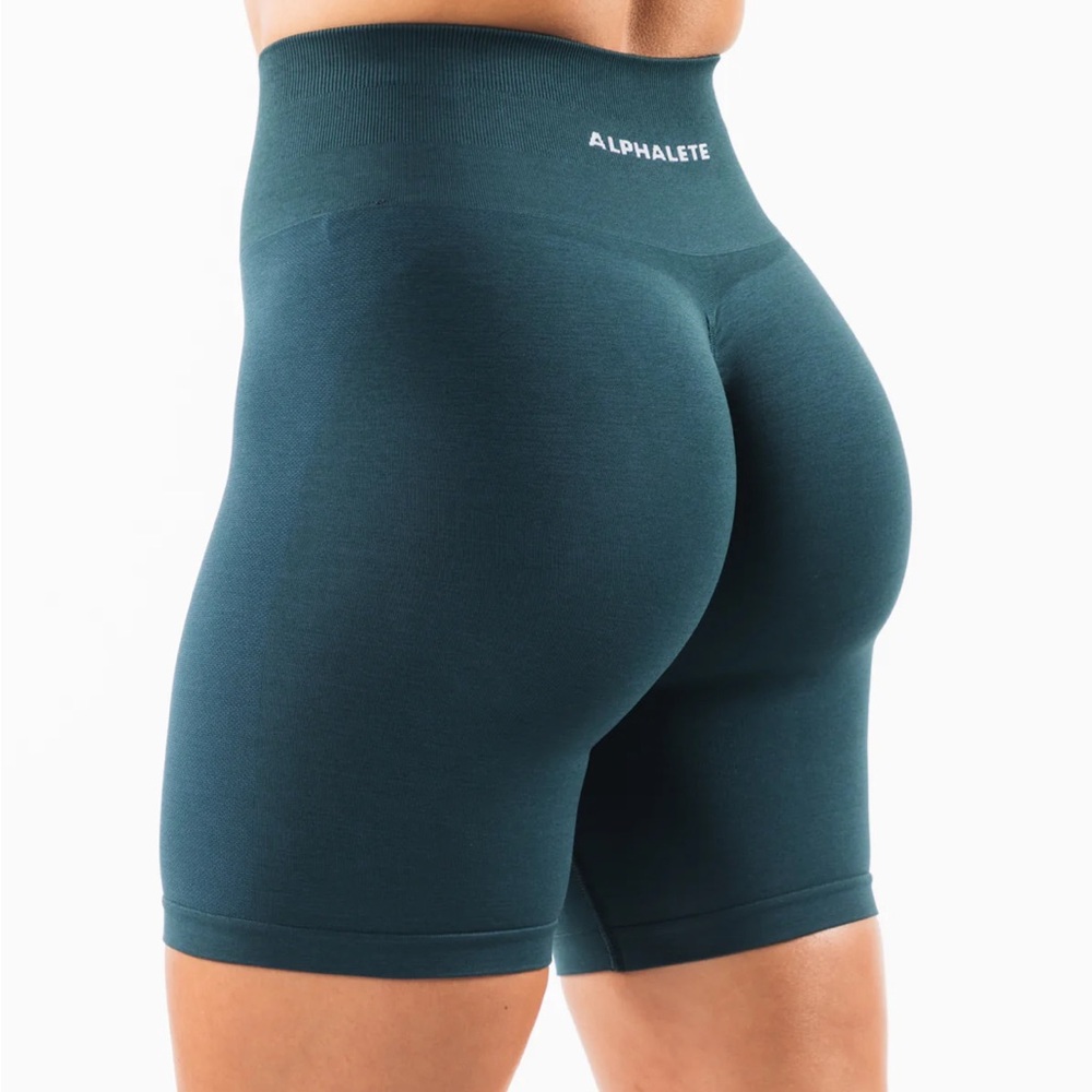 Alphalete amplify shorts 4.5” in midnight